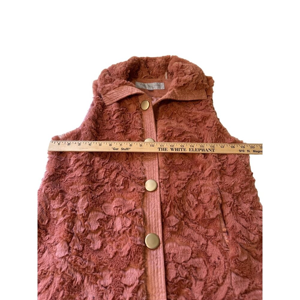 💖Marc New York, Andrew Marc salmon fur vest with pockets and gold button - Picture 9 of 10